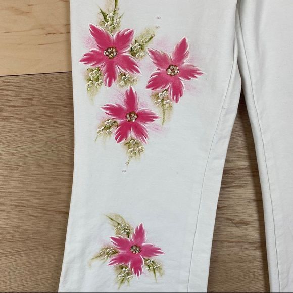 Crazy Daisy White Brazilian Floral Jeans
Size small. Inseam 33” - Picture 4 of 8